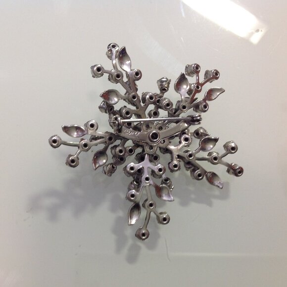 Coro Brooch Clear Stones on Silver Metal Snowflake Sunburst Starburst - Picture 7 of 14